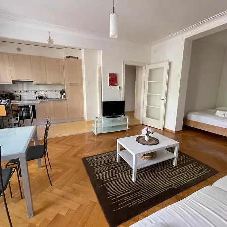 With Balcony-6 Minutes From The Railway Appartement *