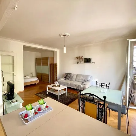 With Balcony-6 Minutes From The Railway Lausanne